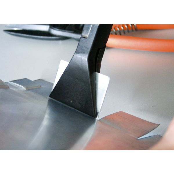 Pince à border droite longueur 22 mm pour travail du zinc Edma 039155