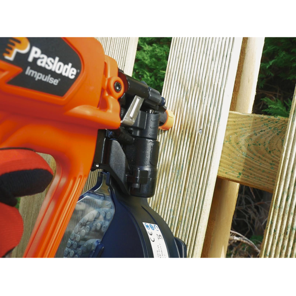 Cloueur à gaz pour le béton 7,2V Li-Ion - MAKITA GN420CLSE